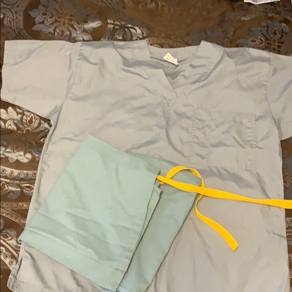 Scrubs set